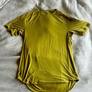 Lululemon Large Drysense Tshirt yellow